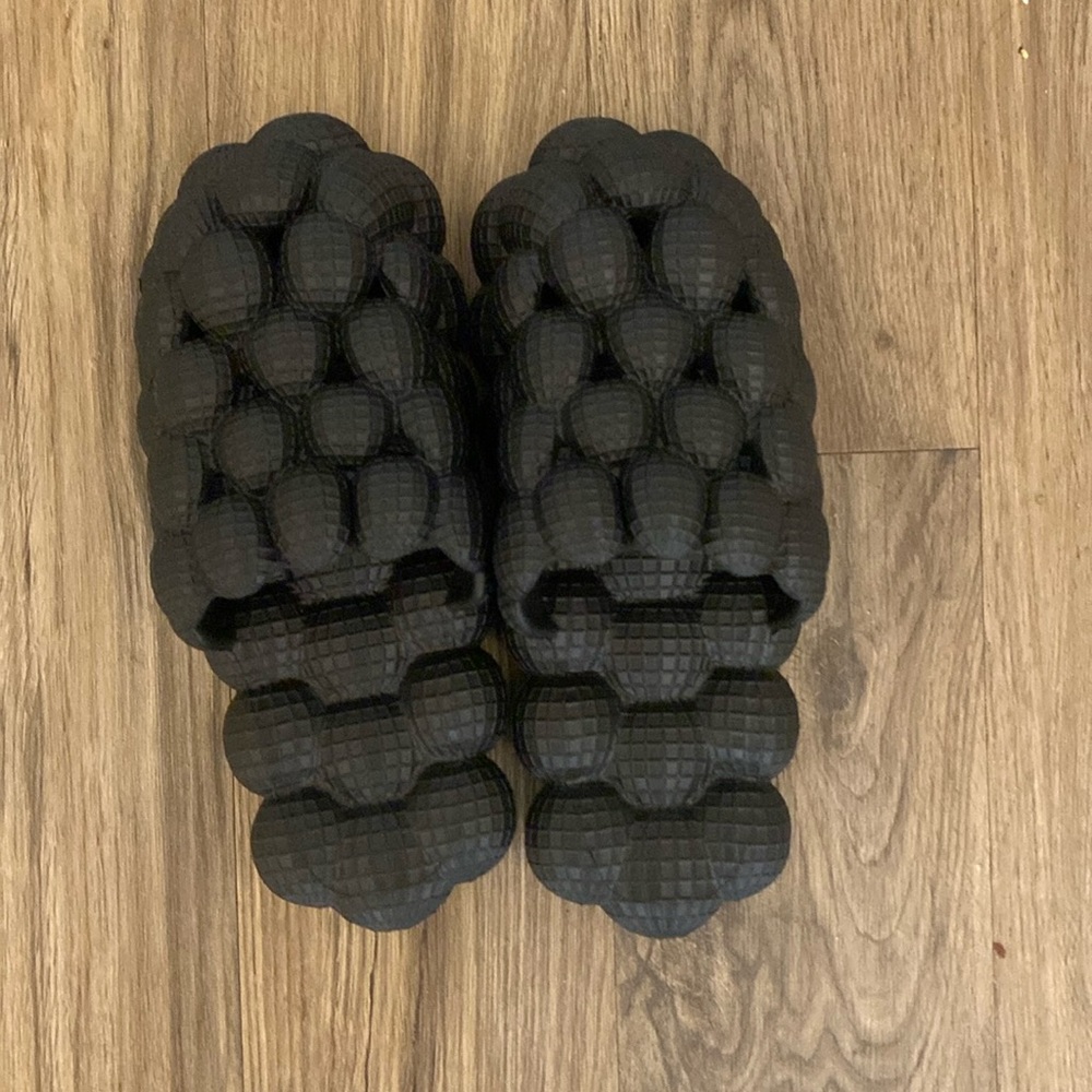 I’m selling all black bubble slides